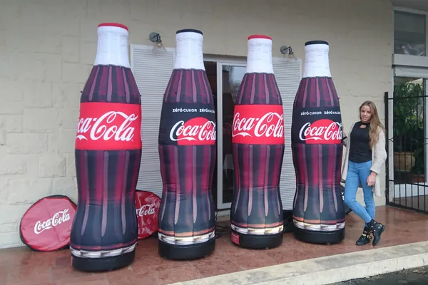 Inflatable bottle replica – promotion (Coca-Cola)