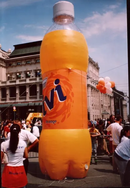 Inflatable bottle replica – promotion (IVI)