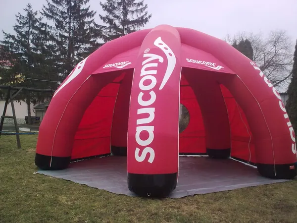 PE-500 inflatable tent – event tent (Saucony)